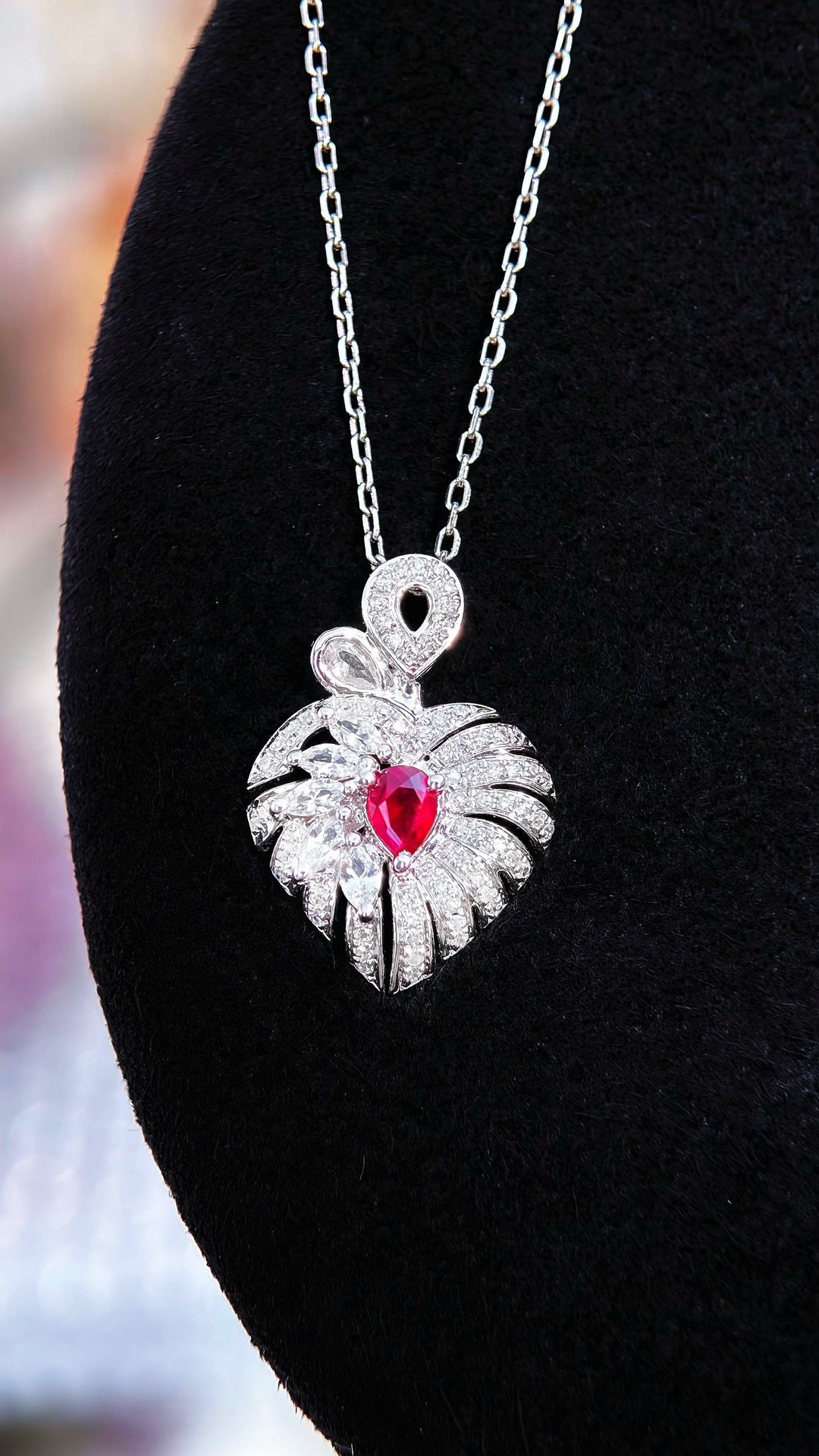 璀璨商机 18K金鸽血红红宝石吊坠，抖音电商批发代发新蓝海